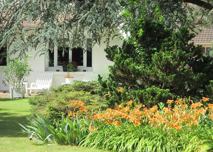 Les Ecureuils Bed & Breakfast 4*